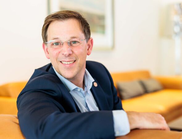 Oliver Helfrich Immobilienmakler Immobilienexperte Vorstand BVFI